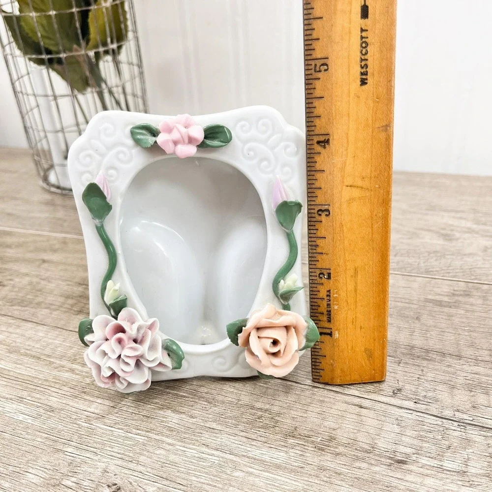 Vintage White Ceramic Floral‎ Picture Frame - 2x3 Photo Display